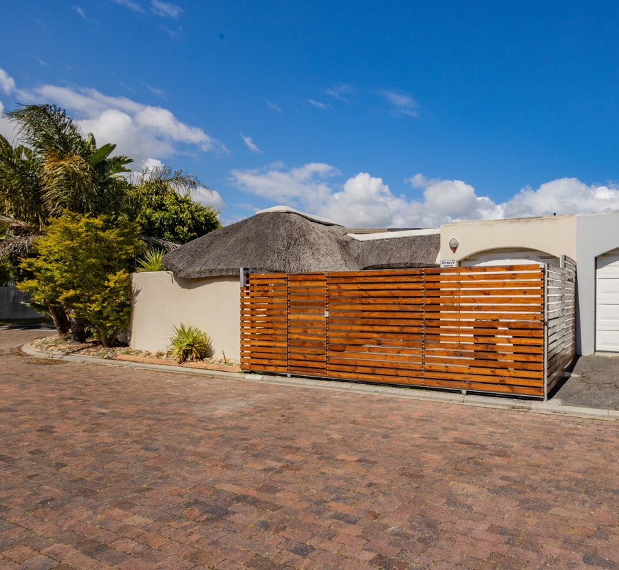 3 Bedroom Property for Sale in Plattekloof Glen Western Cape
